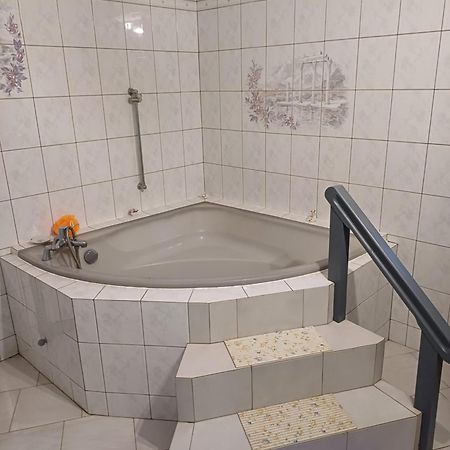 Le Pouyet Apartman Saint-Lattier Kültér fotó